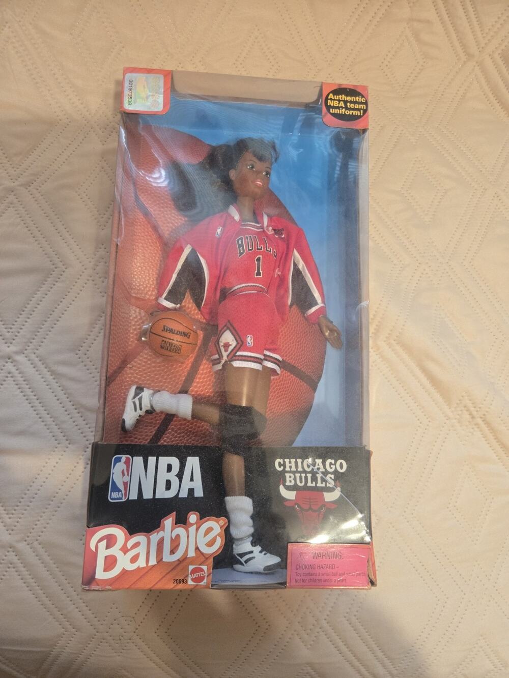 1998 Barbie African American Licensed NBA Chicago Bulls in NBA Uniform TORN BOX
